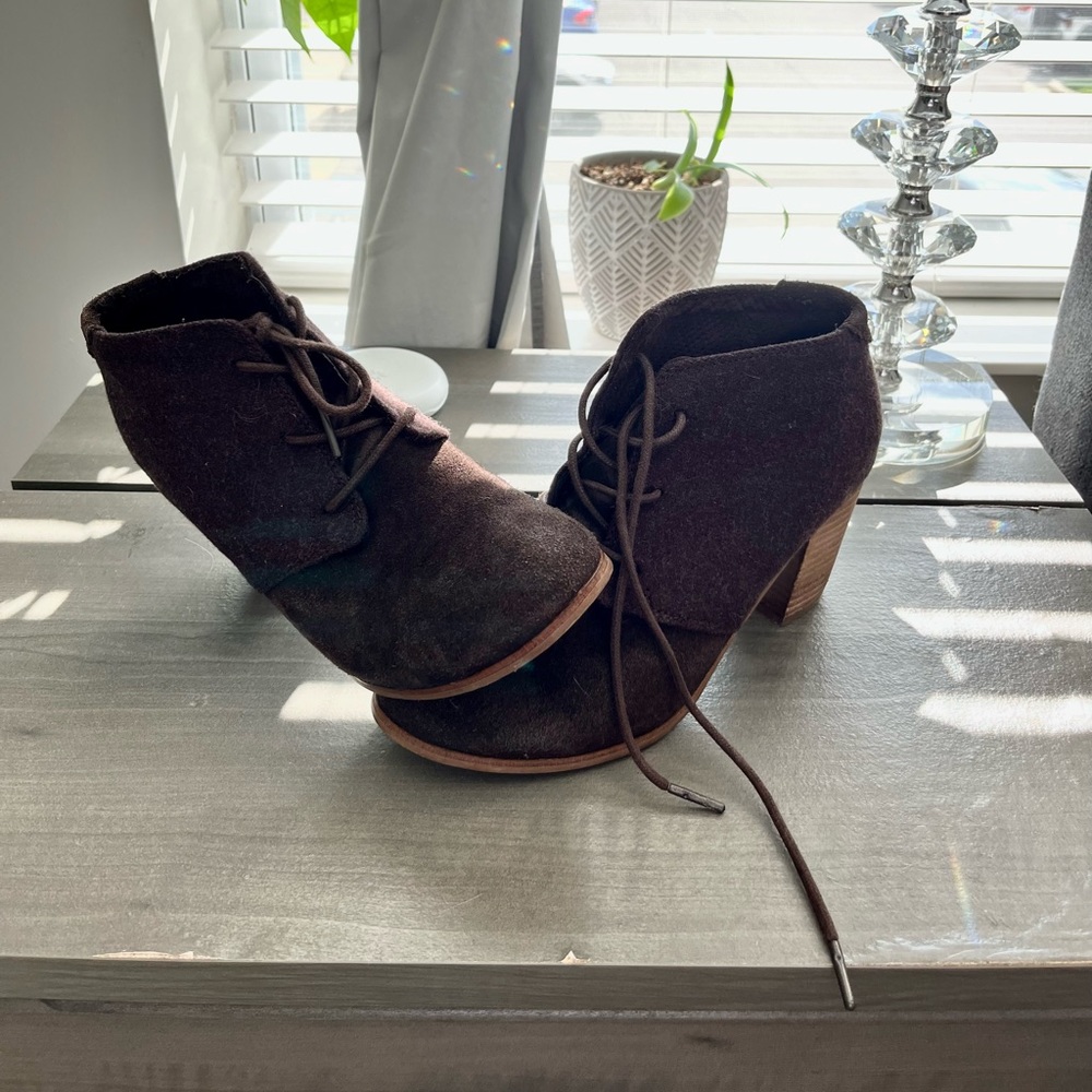Toms Women’s Wedge Heels Size 8